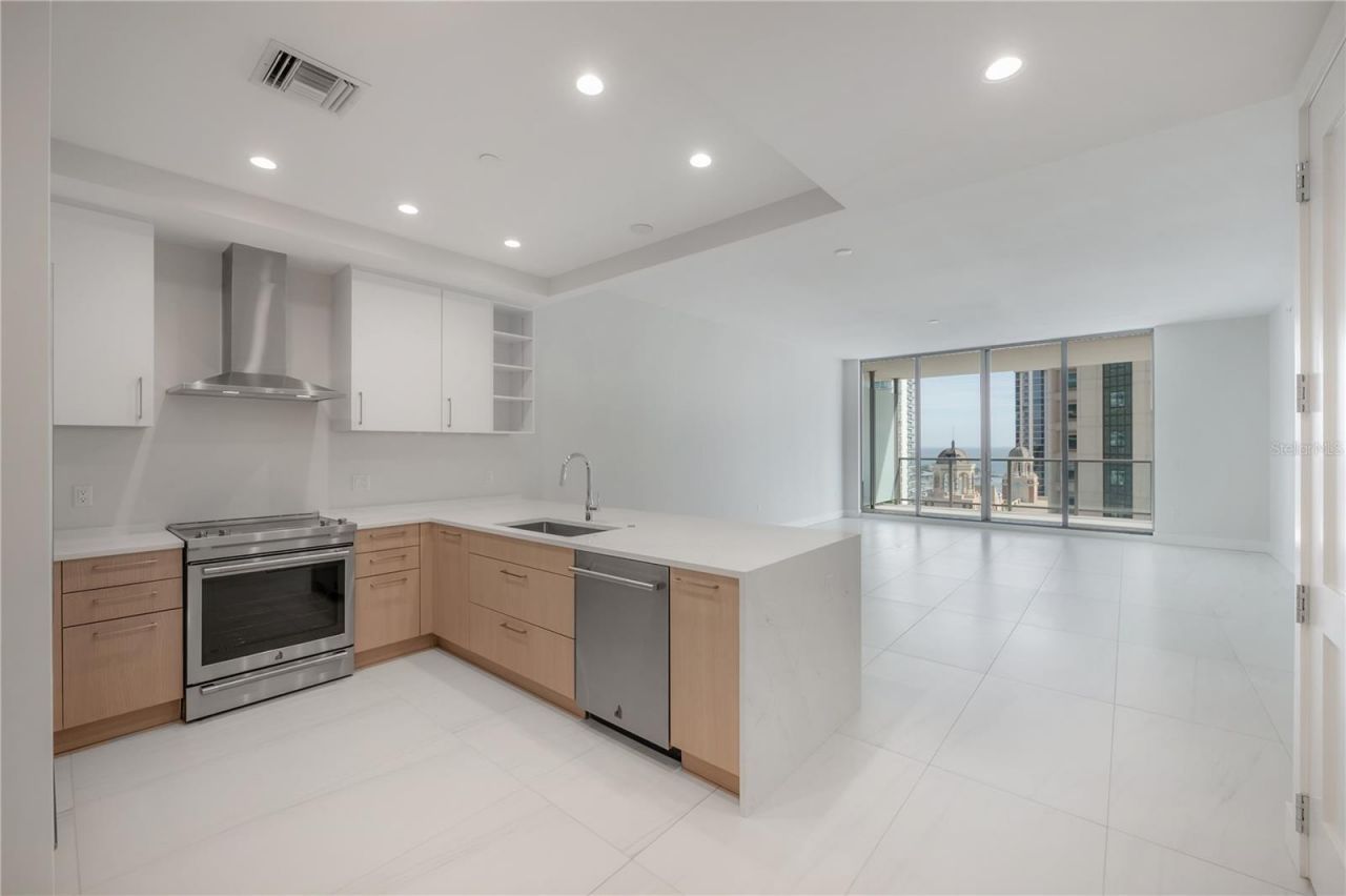 275 1st Avenue S, Unit 1504, Saint Petersburg, FL 33701 Photo