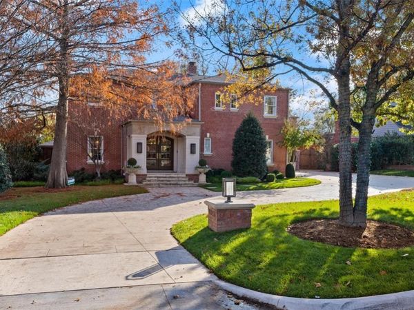 1202 Larchmont Lane, Nichols Hills, OK 73116