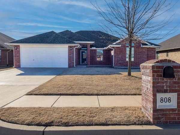 808 Canyon Drive, Yukon, OK 73099