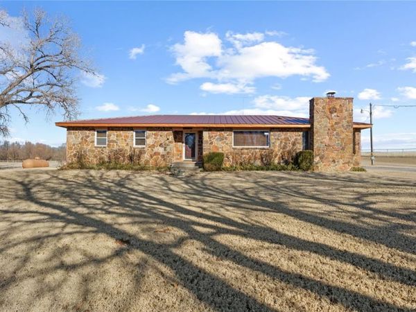22681 E 1090 Road, Clinton, OK 73601