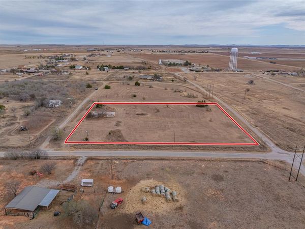 S Stephenson St (Kenneth O'Neal Dr)/ E 3rd Street, Hobart, OK 73651