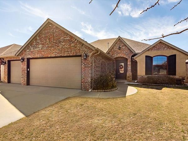 542 W Chickasaw Court Way, Mustang, OK 73064