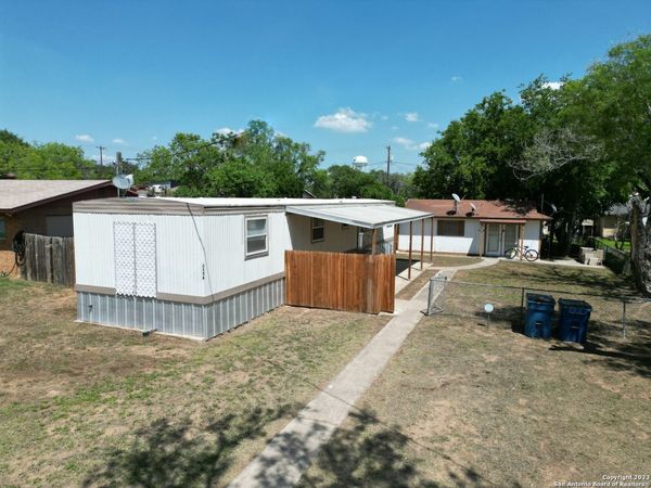 215 Greenlawn Ave, Unit A, Pleasanton, TX 78064