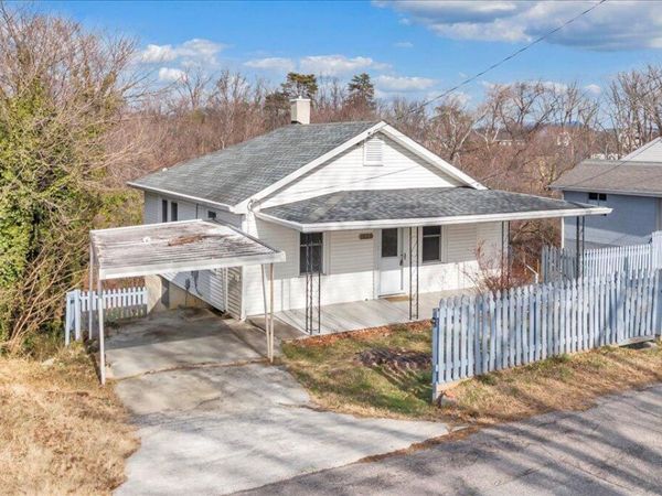 1925 Willis ST, Salem, VA 24153