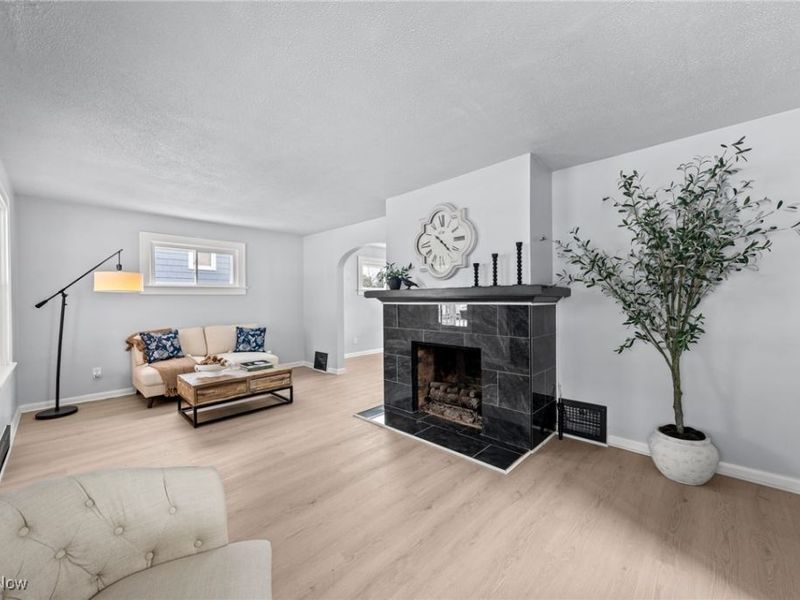 1193 Mayfield Ridge Road, Mayfield Heights, OH 44124 Photo 4