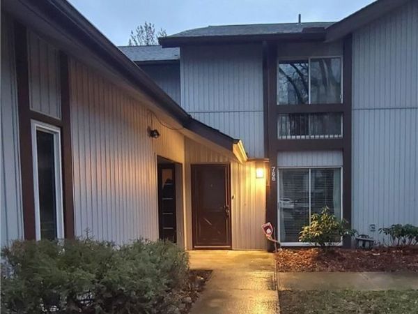 766 Pipes Court, Sagamore Hills, OH 44067