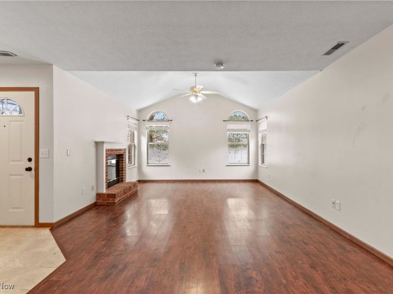 7804 Brittanny Drive NE, North Canton, OH 44720 Photo 4