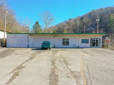 212 1st Street, McKee, KY 40447