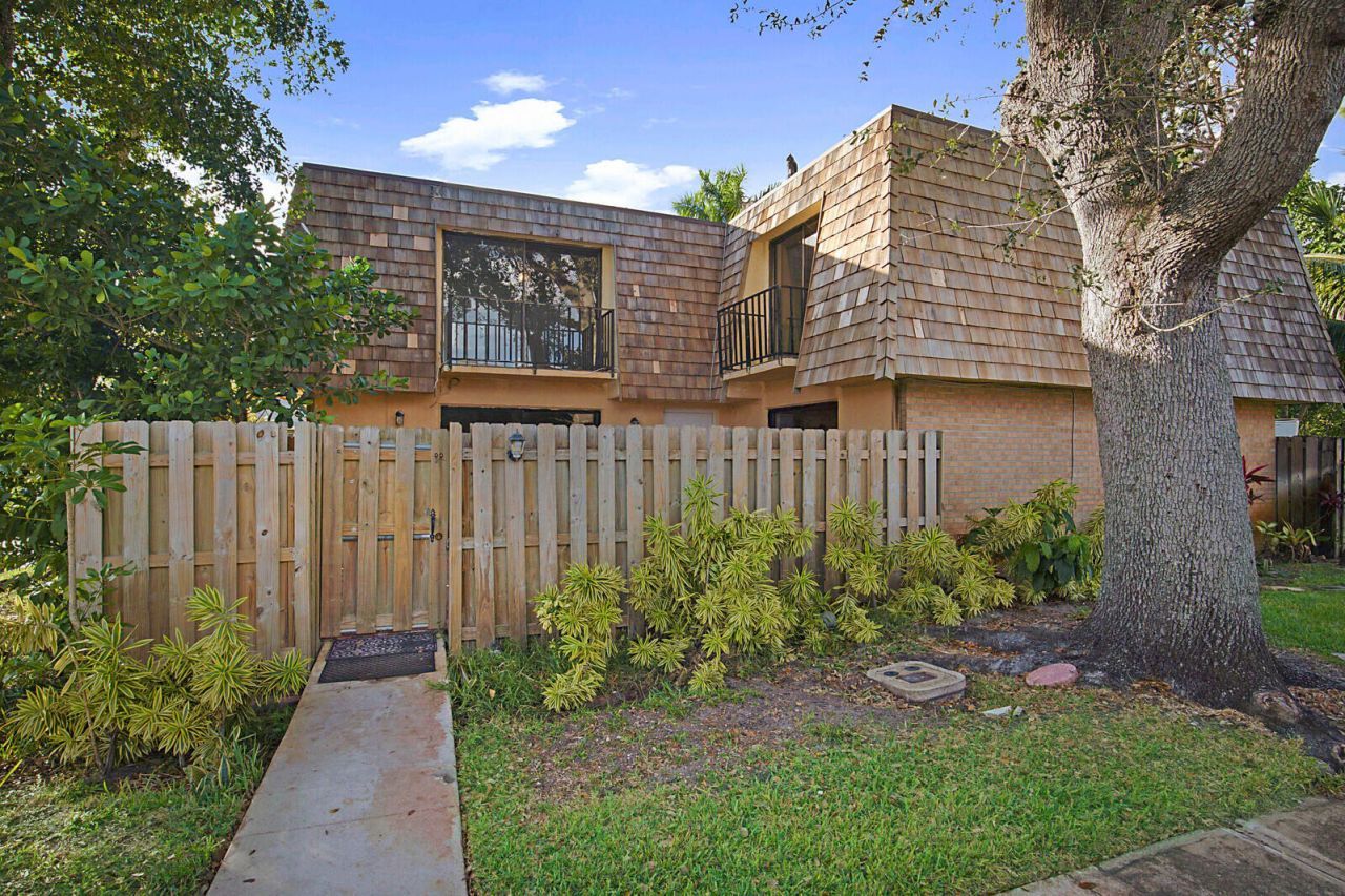 253 Woodland Road, Palm Springs, FL 33461 Photo