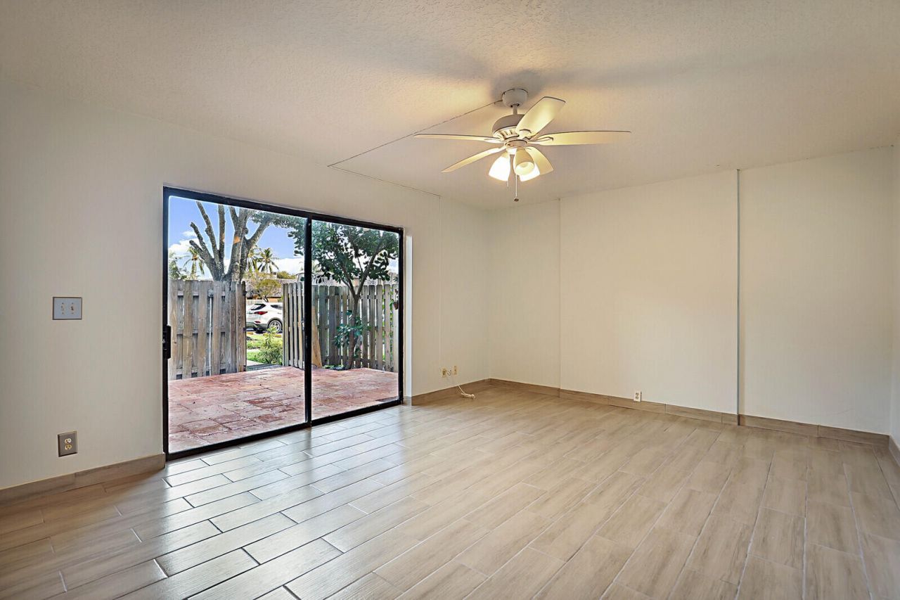 253 Woodland Road, Palm Springs, FL 33461 Photo