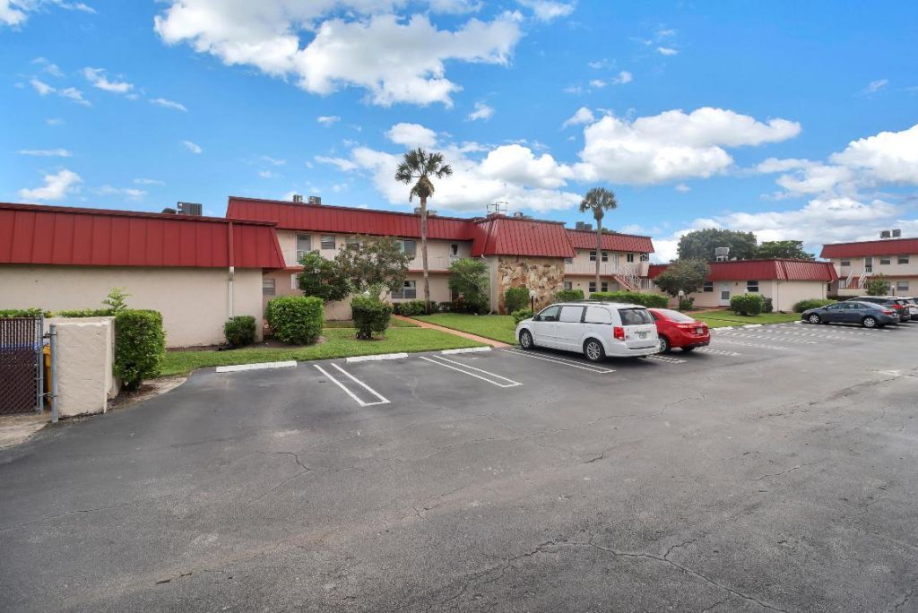 12016 Greenway Circle S, Unit 204, Royal Palm Beach, FL 33411 Photo