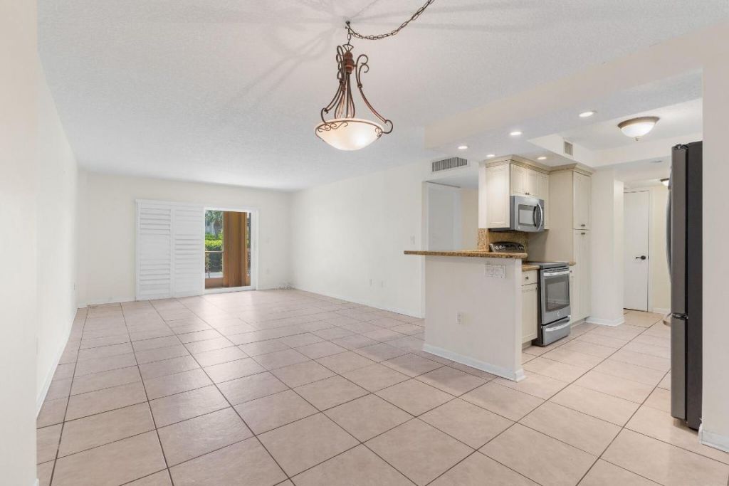 951 De Soto Road, Unit 130, Boca Raton, FL 33432 Photo