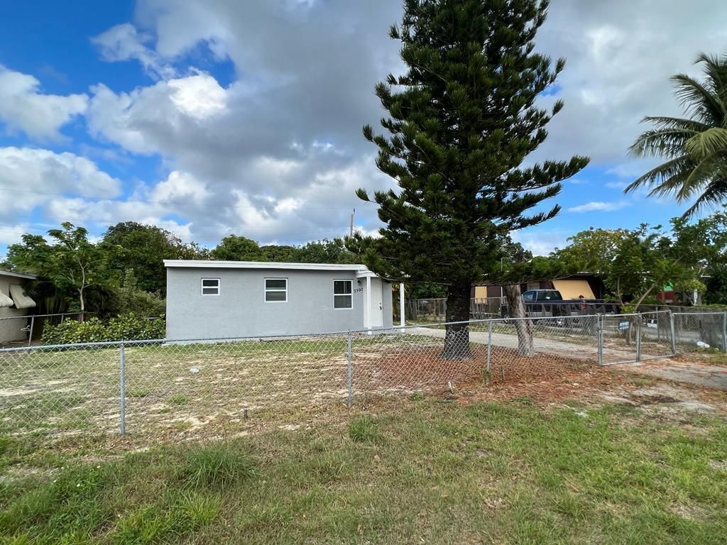 3990 Plum Tree Drive, Lake Worth, FL 33462 Photo
