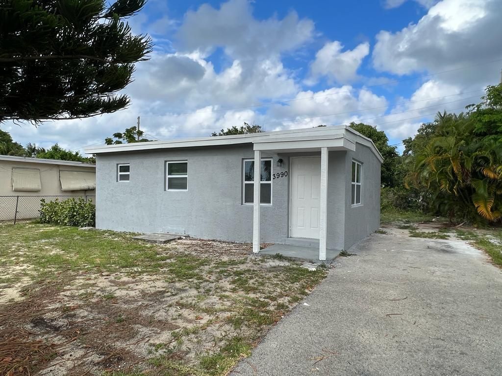 3990 Plum Tree Drive, Lake Worth, FL 33462 Photo