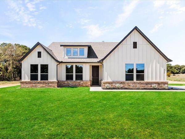 10000 Valley Oak Court, Springtown, TX 76082