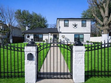 2133 Pleasant Drive, Dallas, TX 75227