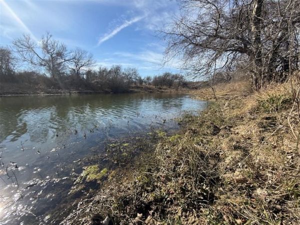 363 County Road 4403 , Grandview, TX 76050