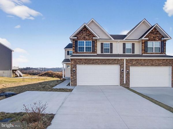 219 SUNGLO DRIVE, LEESPORT, PA 19533