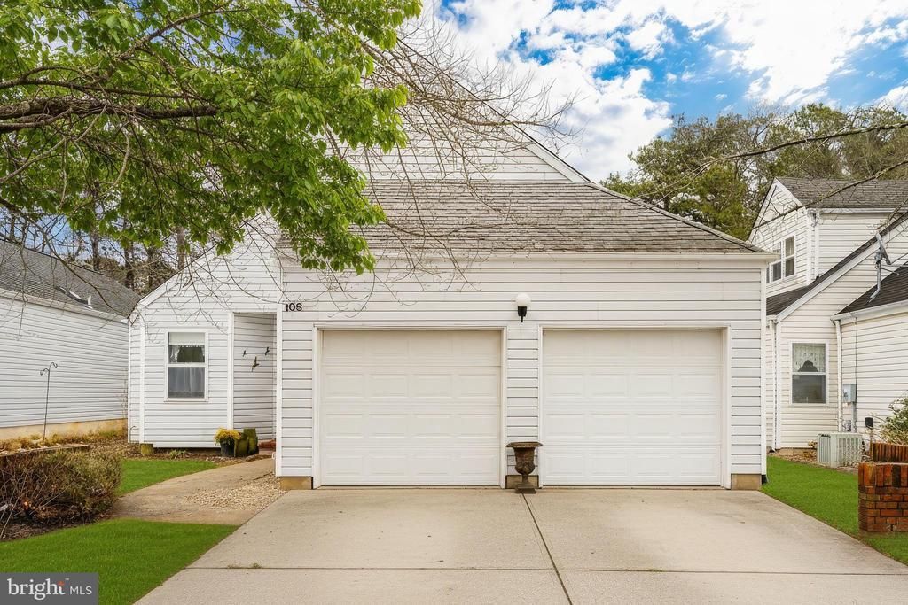 106 Atlantic Hills Boulevard, Manahawkin, NJ 08050 Main Photo