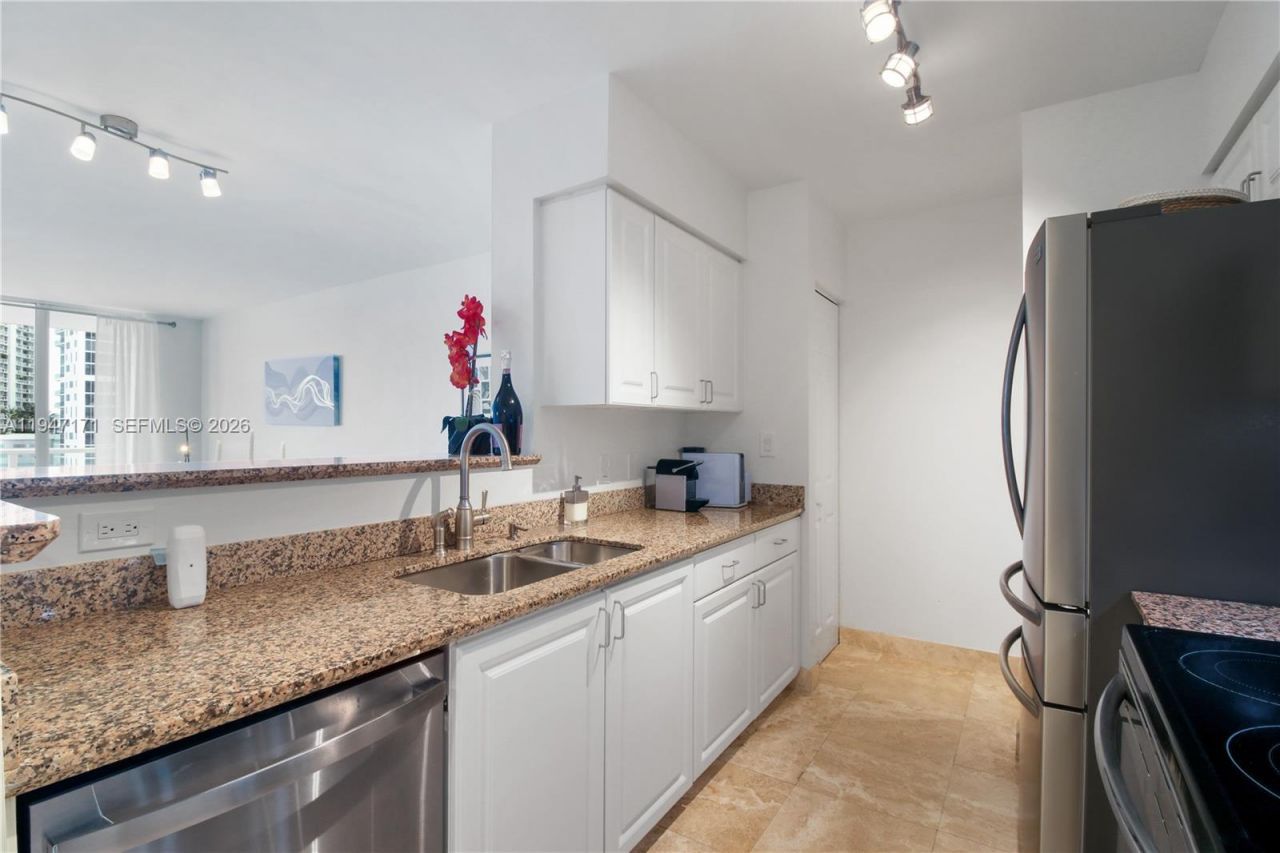 1155 S Brickell Bay Dr , Unit 805, Miami, FL 33131 Photo