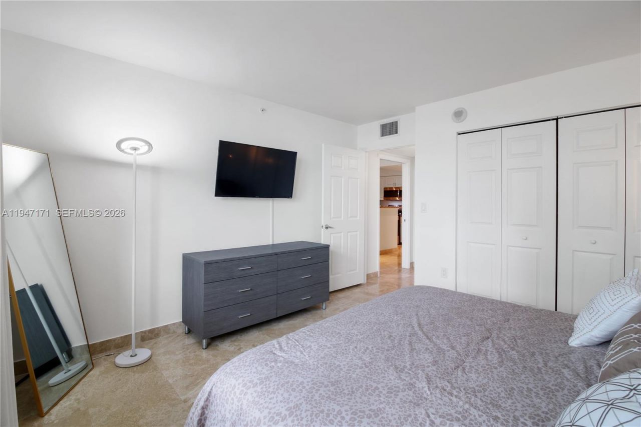 1155 S Brickell Bay Dr , Unit 805, Miami, FL 33131 Photo