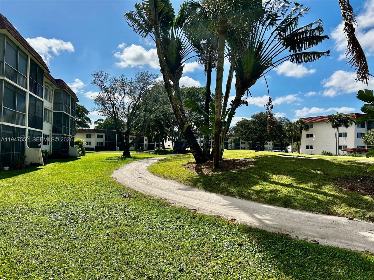 411 S Hollybrook Dr, Unit 105, Pembroke Pines, FL 33025 Photo