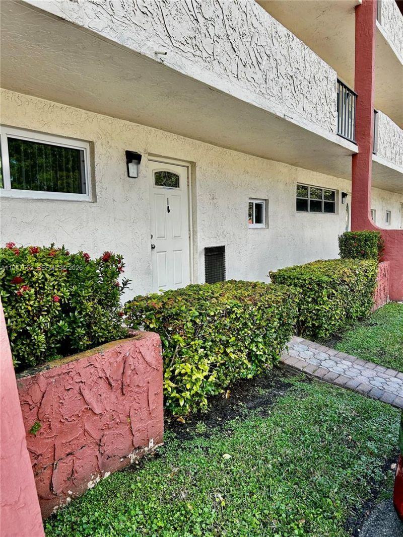 411 S Hollybrook Dr, Unit 105, Pembroke Pines, FL 33025 Photo