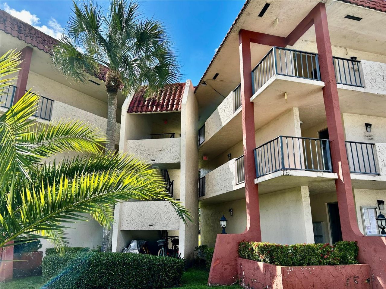 411 S Hollybrook Dr, Unit 105, Pembroke Pines, FL 33025 Photo