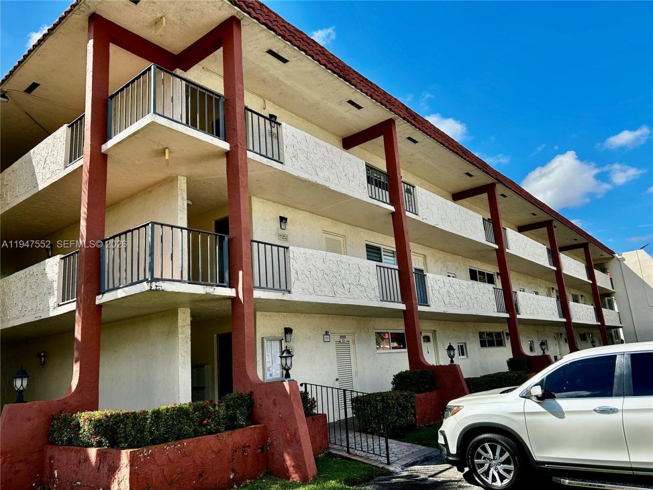 411 S Hollybrook Dr, Unit 105, Pembroke Pines, FL 33025 Photo