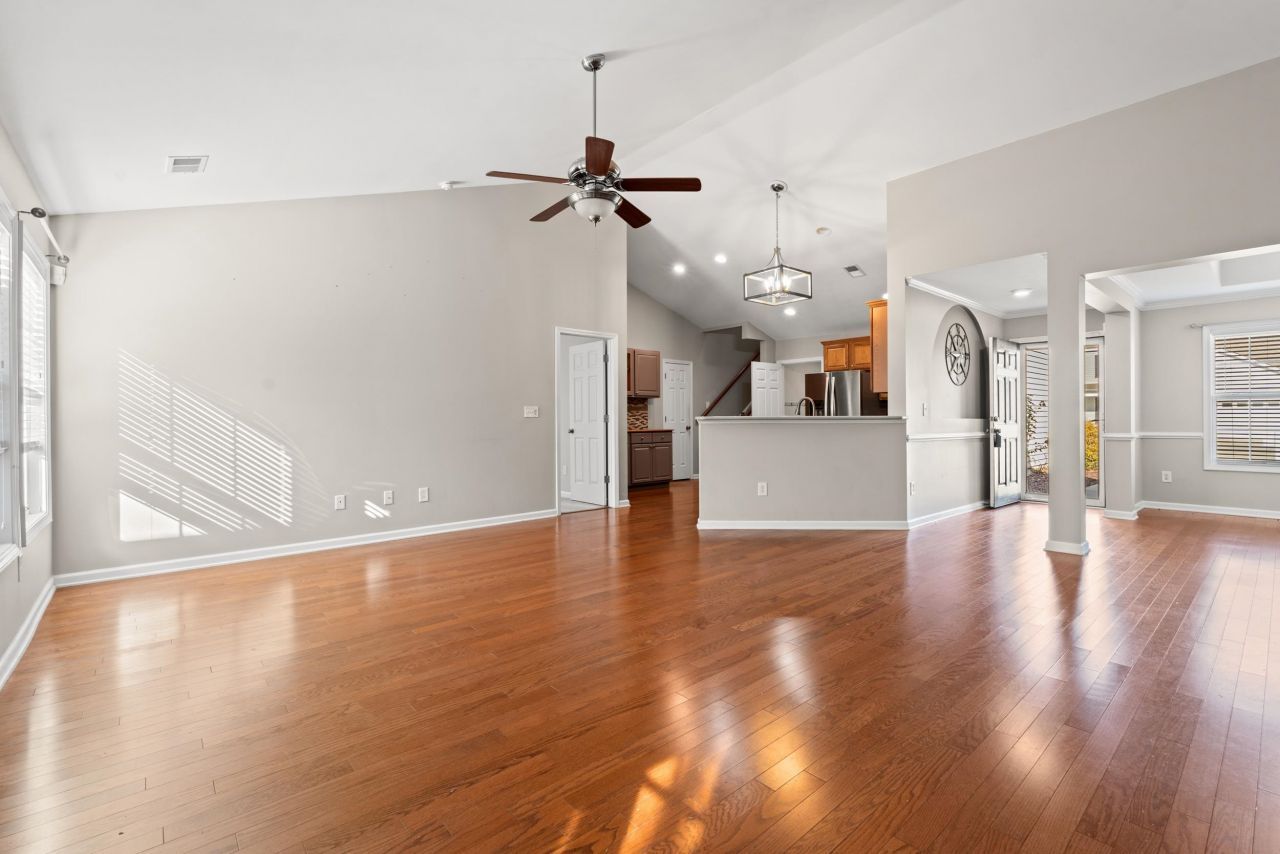 2487 Windmill Way Photo 10