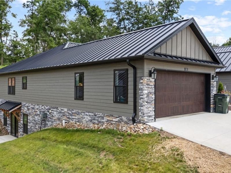 1031 Sycamore Lane, Millersburg, OH 44654 Photo 3