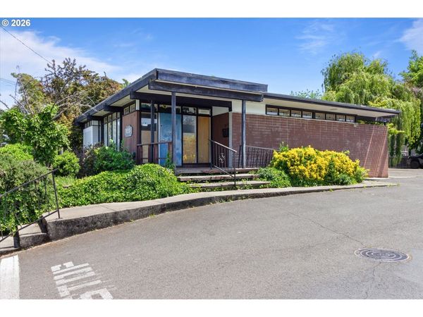 1225 W Main ST, Medford, OR 97501