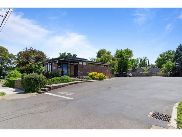 1225 W Main ST, Medford, OR 97501