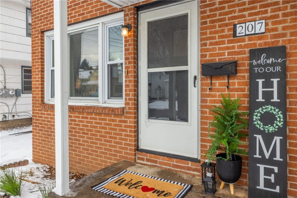 207 W Ivy Street, East Rochester, NY 14445 Main Photo