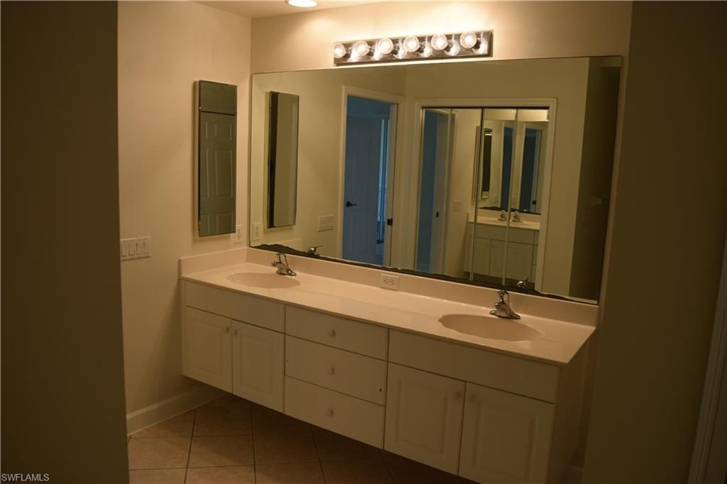 2350 Hidden Lake Ct, Unit 8513, Naples, FL 34112 Photo