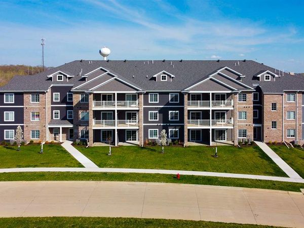2877 Spring Rose Cir #103, Coralville, IA 52241