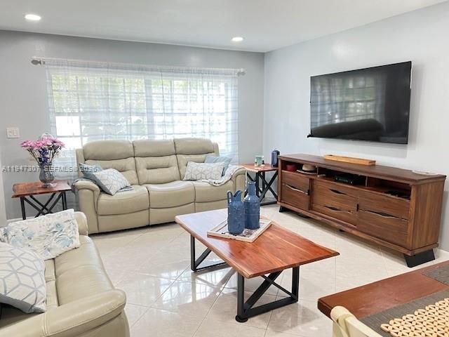 905 NW 107th Ave , Pembroke Pines, FL 33026 Photo