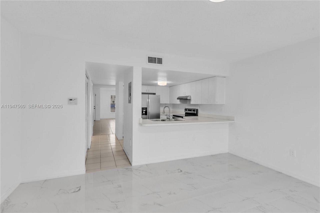 9193 Fontainebleau Blvd, Unit 209, Miami, FL 33172 Photo