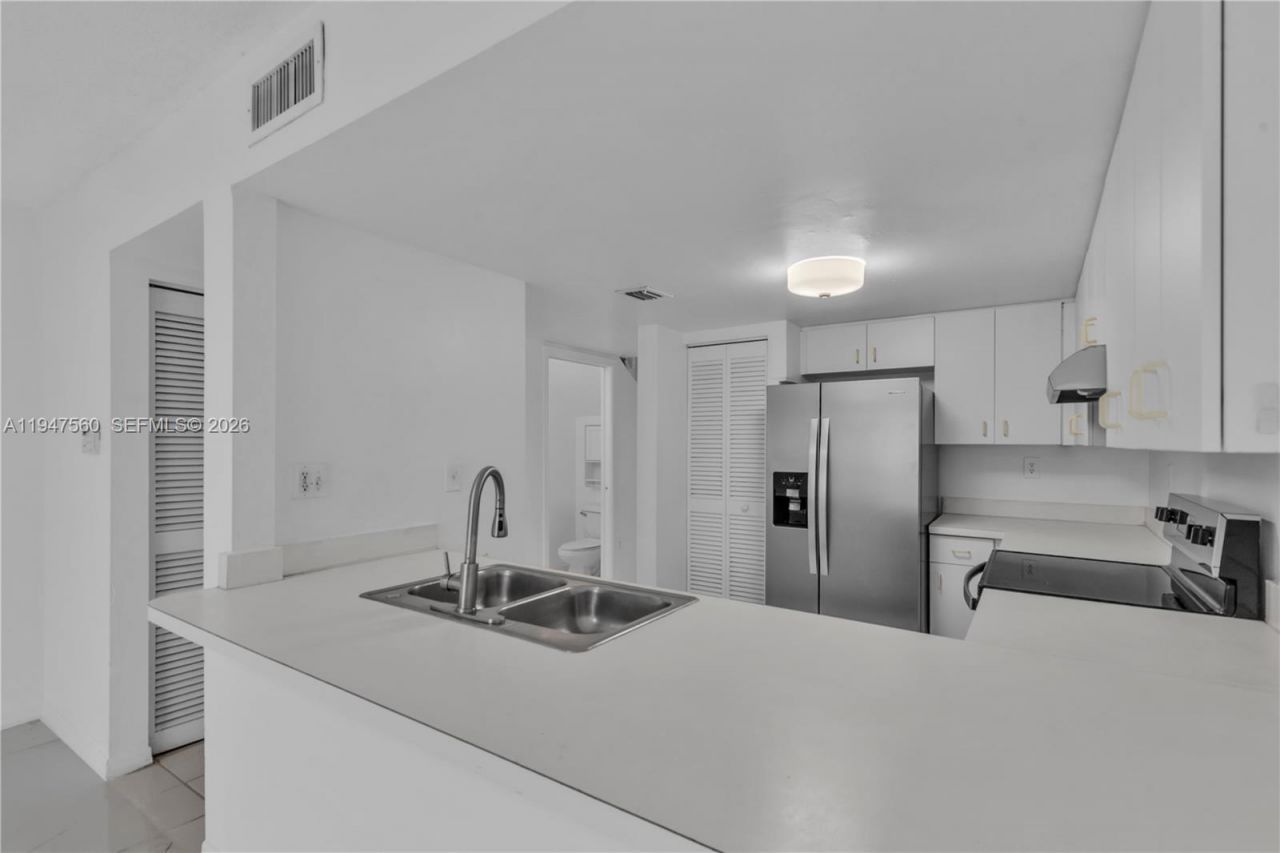 9193 Fontainebleau Blvd, Unit 209, Miami, FL 33172 Photo