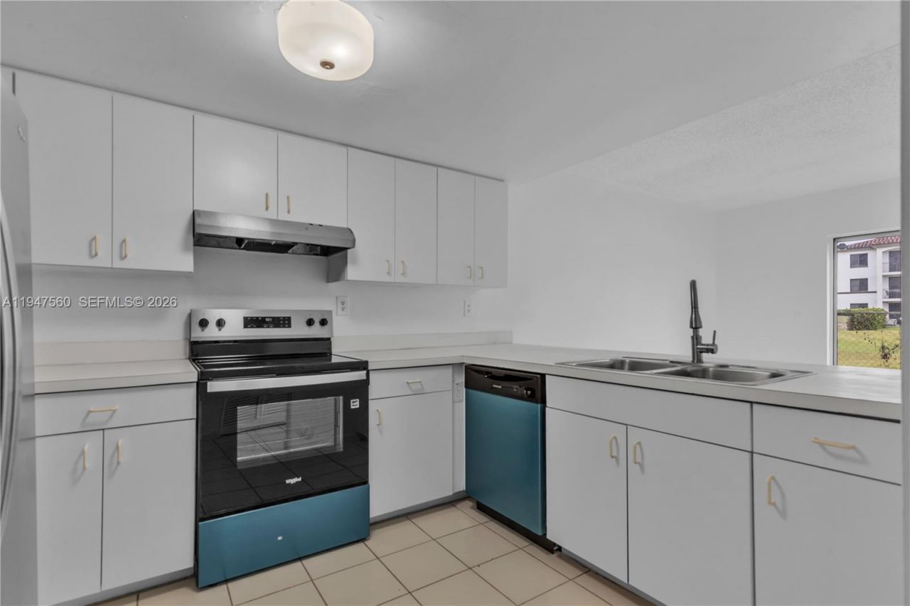 9193 Fontainebleau Blvd, Unit 209, Miami, FL 33172 Photo