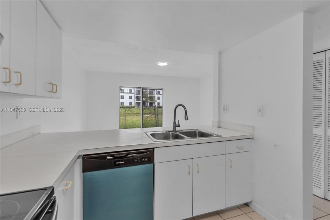 9193 Fontainebleau Blvd, Unit 209, Miami, FL 33172 Photo