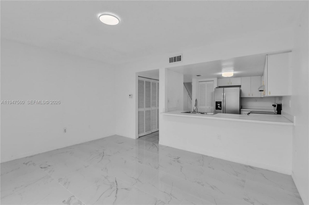 9193 Fontainebleau Blvd, Unit 209, Miami, FL 33172 Photo