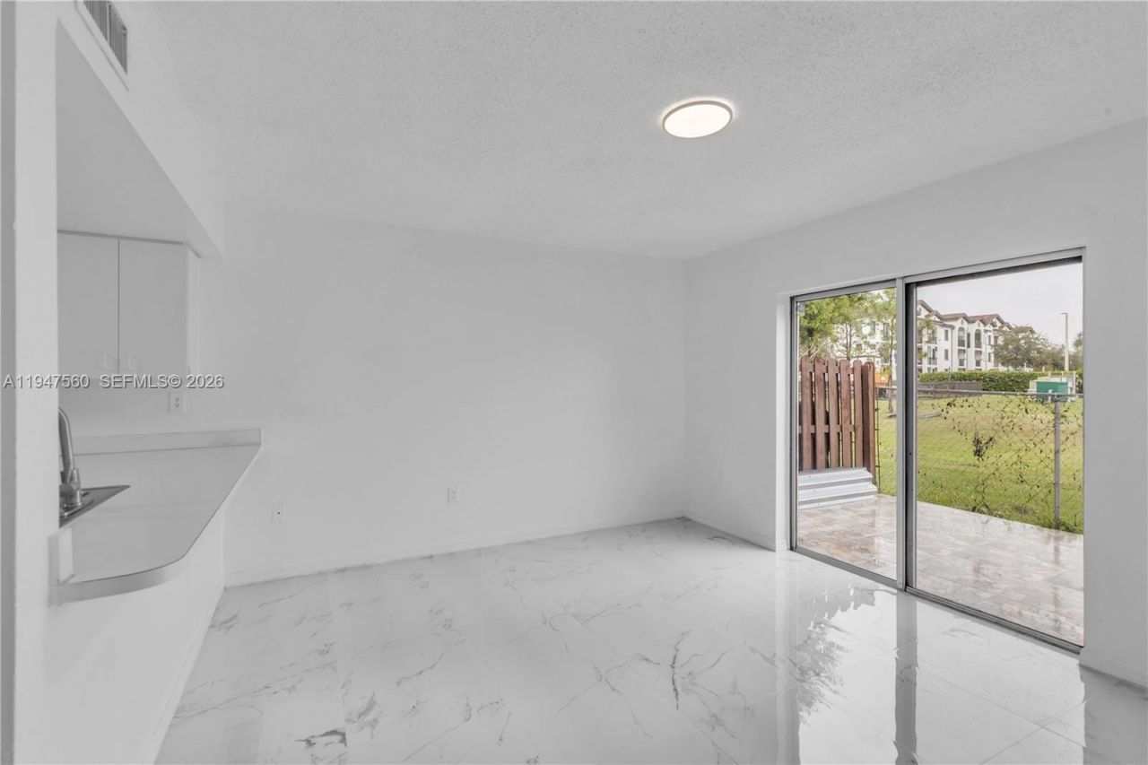 9193 Fontainebleau Blvd, Unit 209, Miami, FL 33172 Photo