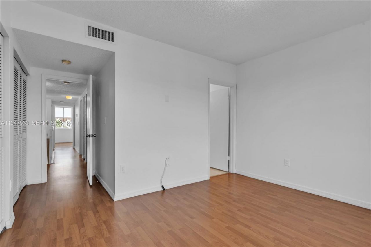 9193 Fontainebleau Blvd, Unit 209, Miami, FL 33172 Photo