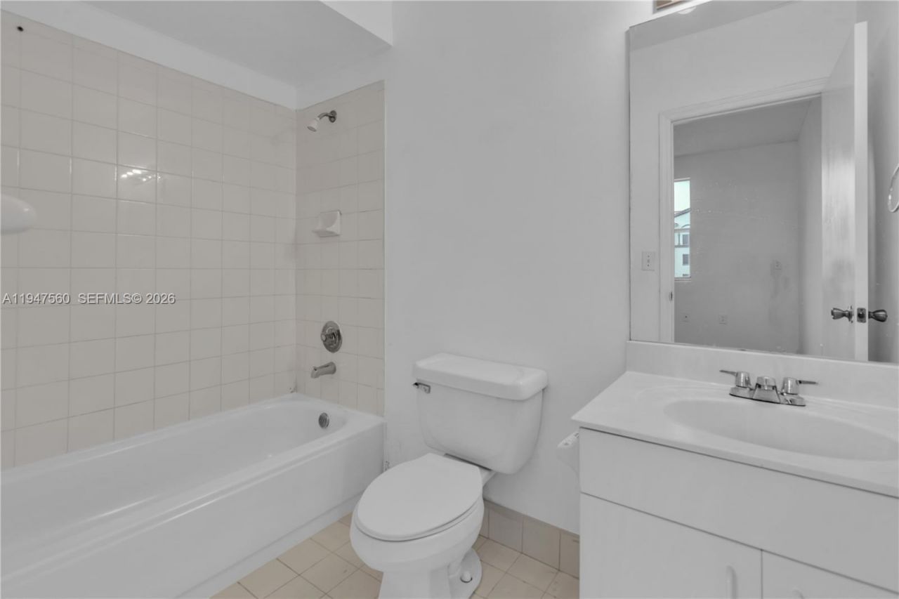 9193 Fontainebleau Blvd, Unit 209, Miami, FL 33172 Photo