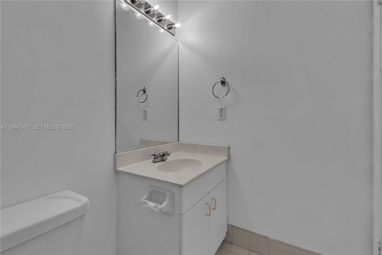 9193 Fontainebleau Blvd, Unit 209, Miami, FL 33172 Photo