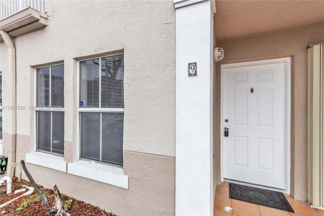 9193 Fontainebleau Blvd, Unit 209, Miami, FL 33172 Photo