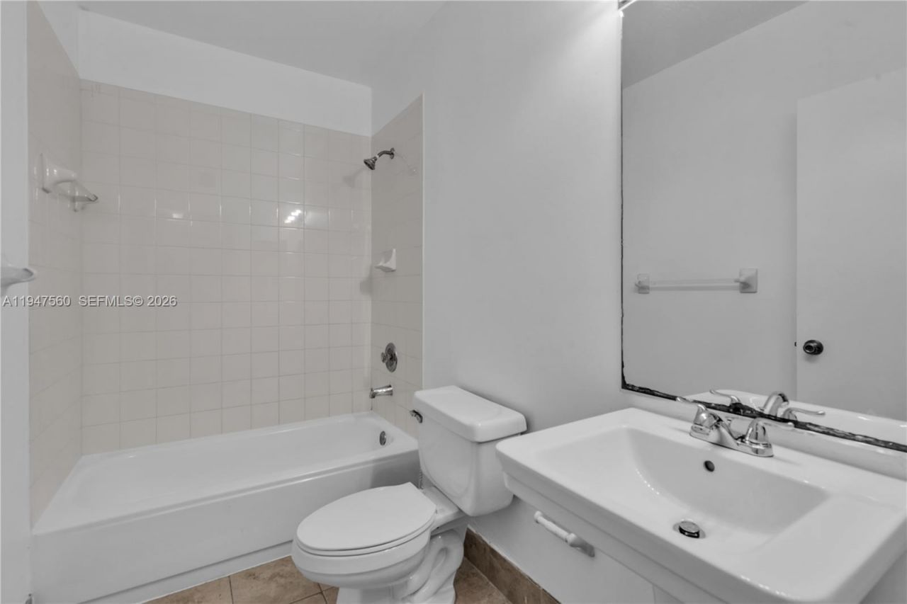 9193 Fontainebleau Blvd, Unit 209, Miami, FL 33172 Photo