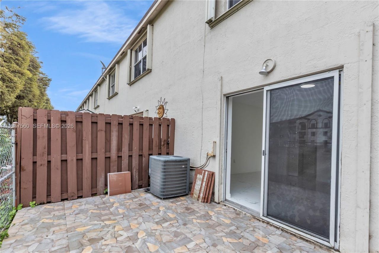 9193 Fontainebleau Blvd, Unit 209, Miami, FL 33172 Photo