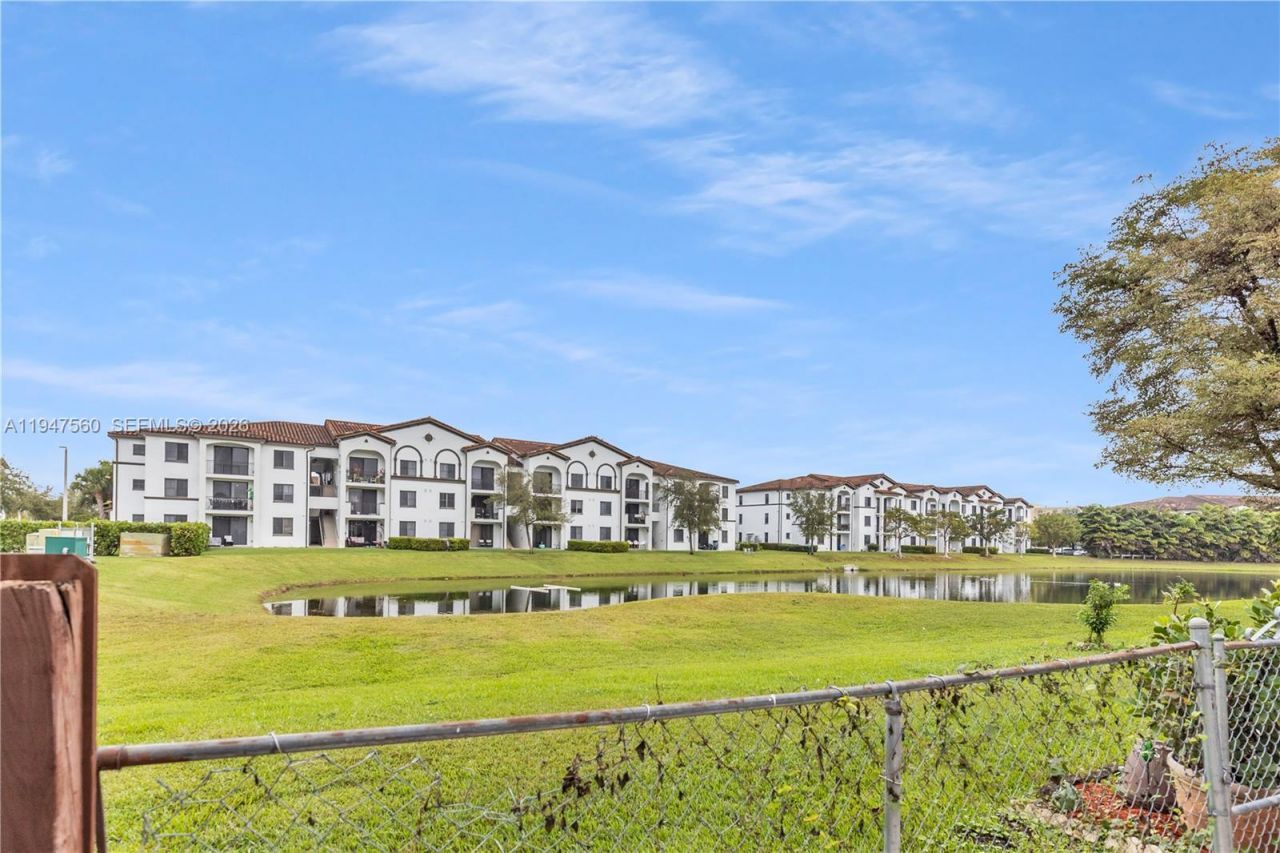 9193 Fontainebleau Blvd, Unit 209, Miami, FL 33172 Photo